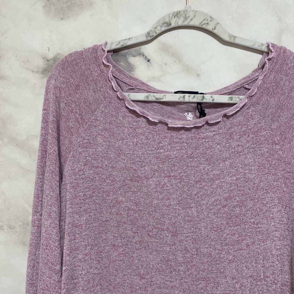 Gibson Ruffled Edge Raglan Pullover Top - Picture 7 of 12